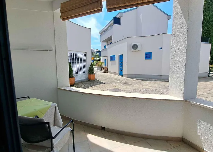 Apartman Beachfront In Malinska-insel Krk 54413 Malinska