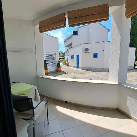 アパート Beachfront In Malinska-insel Krk 54413 マリンスカ