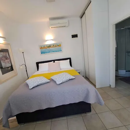 アパート Beachfront In Malinska-insel Krk 54413 マリンスカ