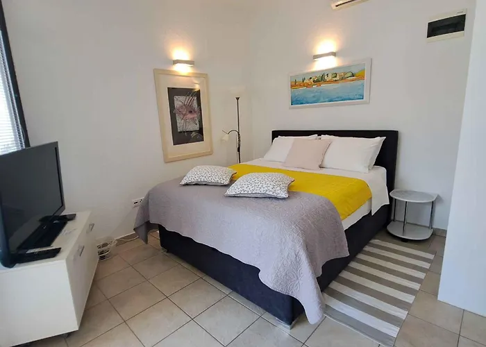 Apartament Beachfront In Malinska-insel Krk 54413 Malinska