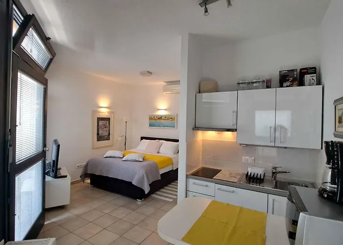 Beachfront In Malinska-insel Krk 54413 *